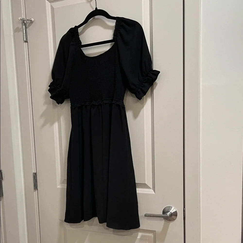 Chic Black Midi Dress with Ruffled Sleeves - Picture 4 of 4